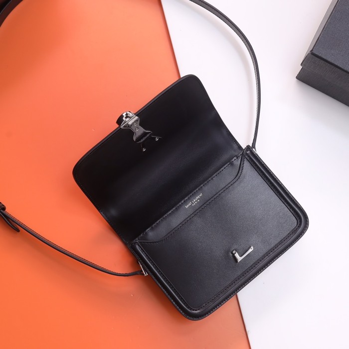 Handbags SAINT LAURENT 634306  size 19x13x5 cm