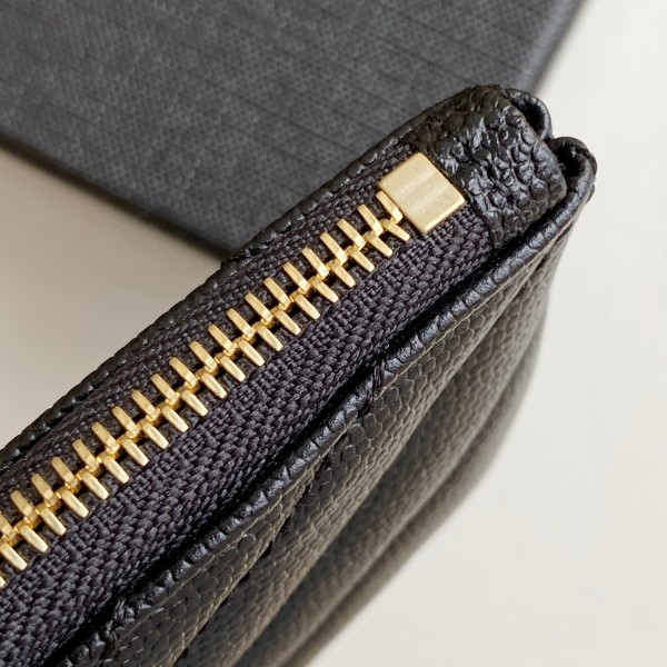 Handbags SAINT LAURENT 438386  size 13x7.5x2 cm