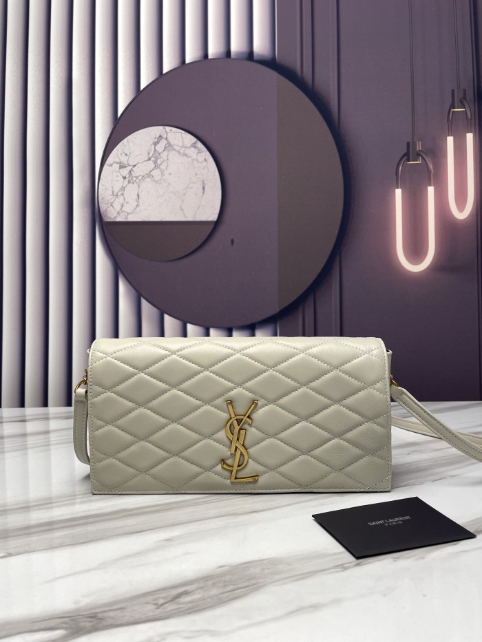 Handbags SAINT LAURENT 676628  size 26x4.5x13 cm