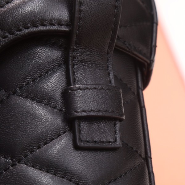 Handbags SAINT LAURENT 710080 size 19 X 15 X 8 cm