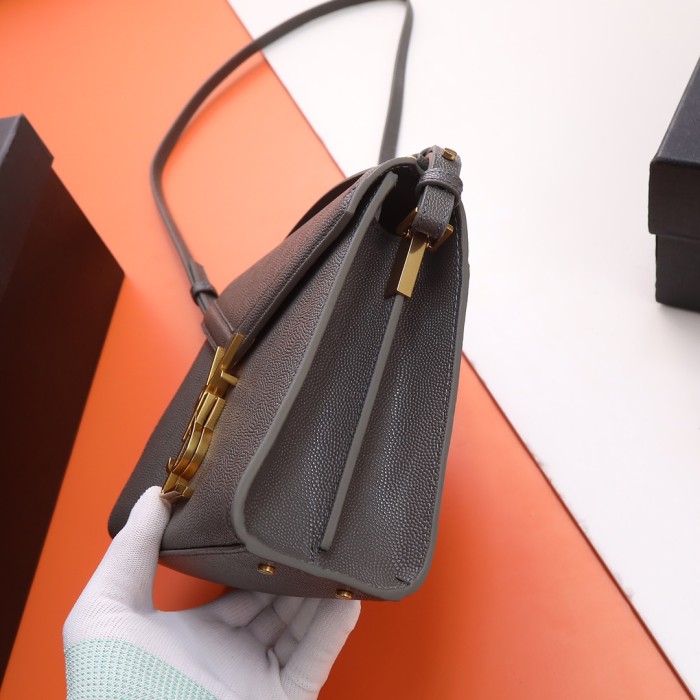 Handbags SAINT LAURENT 602716 size 20×16×7.5 cm