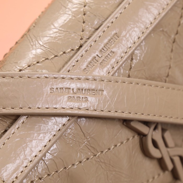 Handbags SAINT LAURENT 533037 size 22x16.5x12 cm