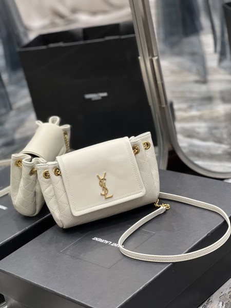 Handbags SAINT LAURENT 672738 size 18x13x6 cm