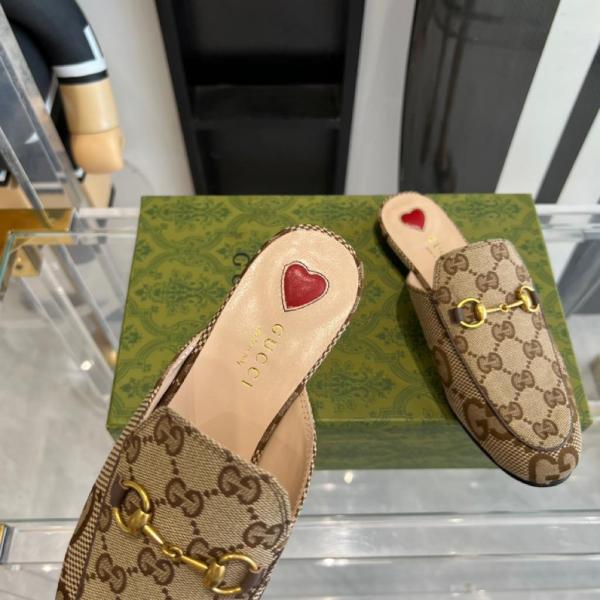 Gucci Women's PRINCETOWN JUMBO GG Slippers Camel and ebony canvas