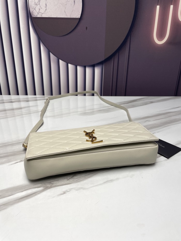 Handbags SAINT LAURENT 676628  size 26x4.5x13 cm