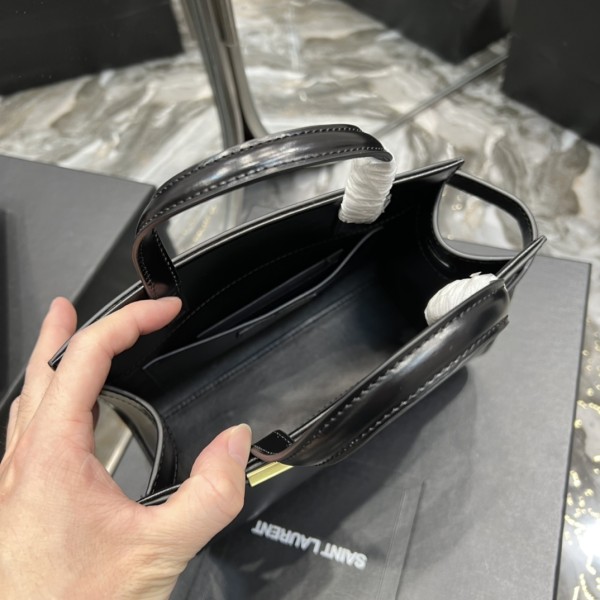 Handbags SAINT LAURENT 593741 size 21x16x9 cm