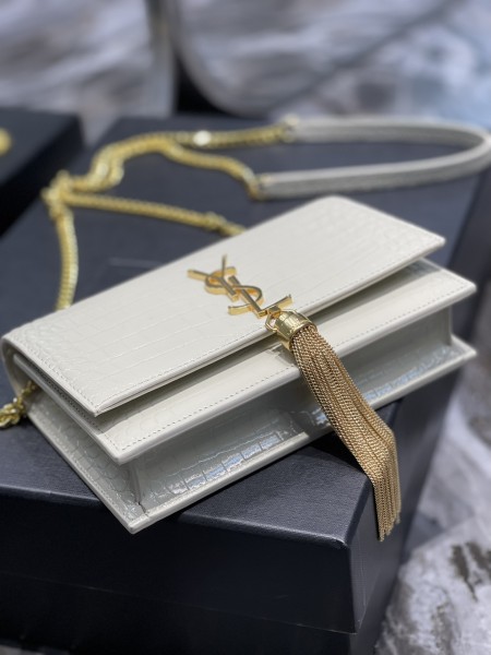 Handbags SAINT LAURENT 452159 size 19x12.5x4 cm