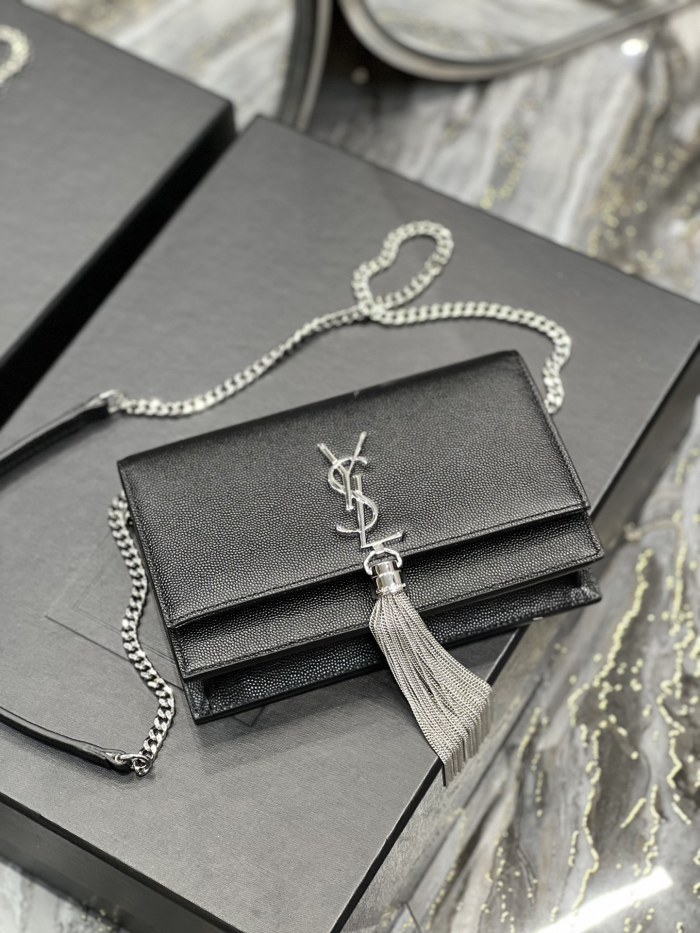 Handbags SAINT LAURENT 452159 size 19x12.5x4 cm