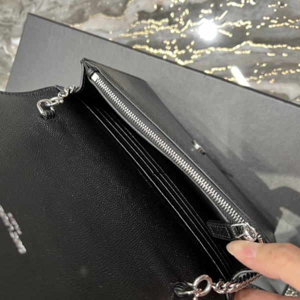 Handbags SAINT LAURENT 452159 size 19x12.5x4 cm