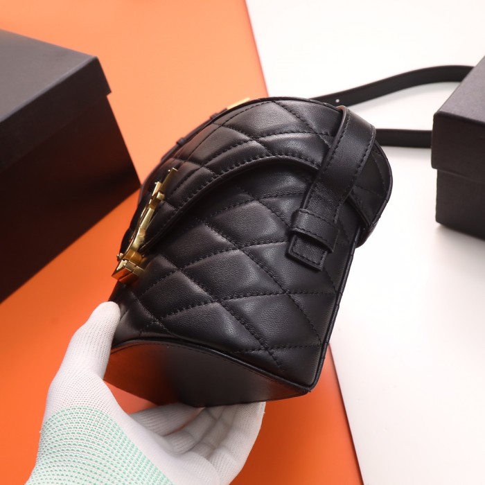 Handbags SAINT LAURENT 710080 size 19 X 15 X 8 cm