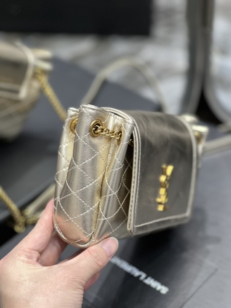 Handbags SAINT LAURENT 672738 size 18x13x6 cm