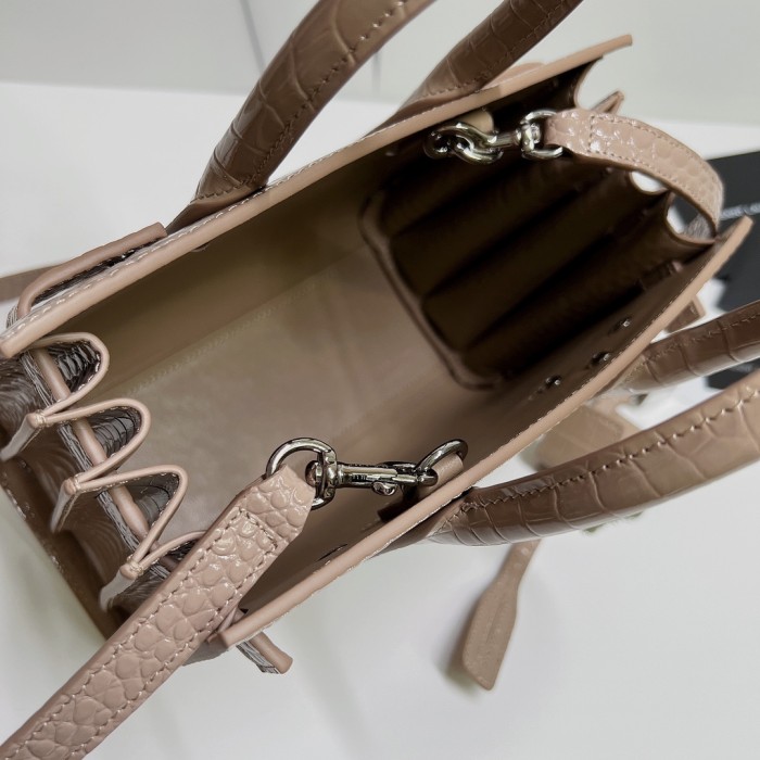 Handbags SAINT LAURENT 392035 size 21*15*10 cm