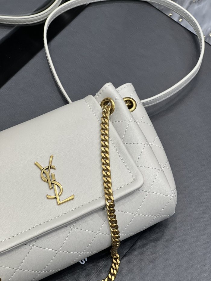 Handbags SAINT LAURENT 672738 size 18x13x6 cm