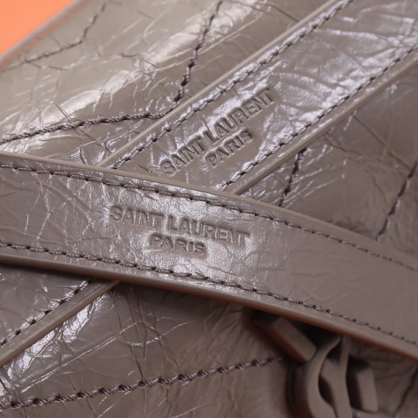 Handbags SAINT LAURENT 533037 size 22x16.5x12 cm