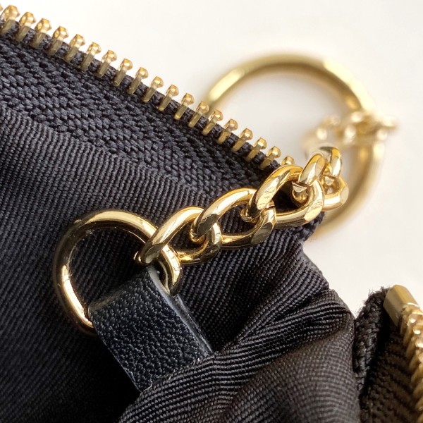 Handbags SAINT LAURENT 438386  size 13x7.5x2 cm