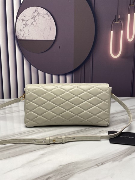 Handbags SAINT LAURENT 676628  size 26x4.5x13 cm