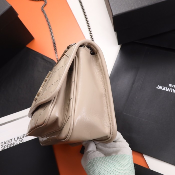 Handbags SAINT LAURENT 533037 size 22x16.5x12 cm