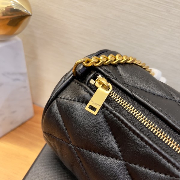 Handbags SAINT LAURENT 699703   size 20x10x10 cm 