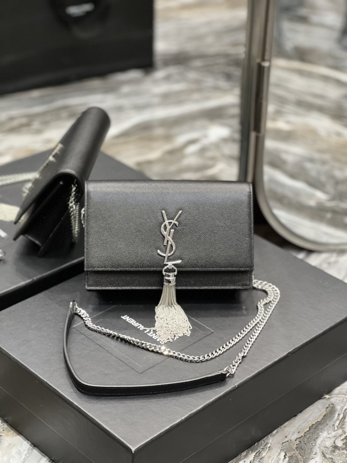 Handbags SAINT LAURENT 452159 size 19x12.5x4 cm