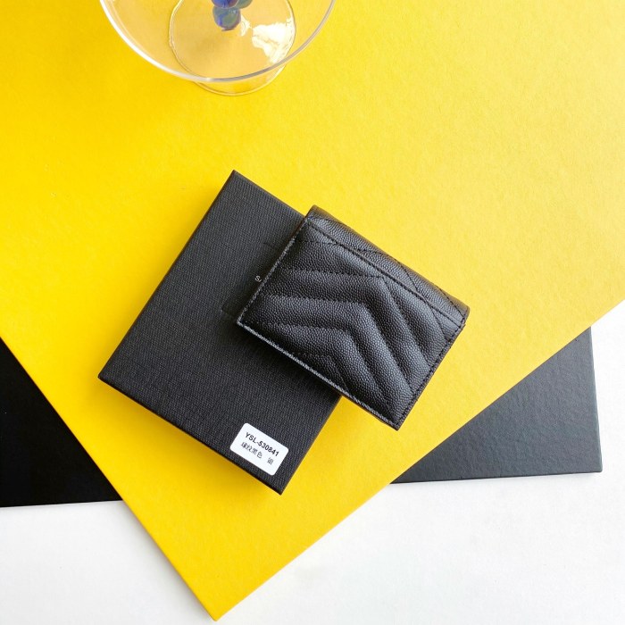 Handbags SAINT LAURENT 530841  size 11*8.5*3 cm