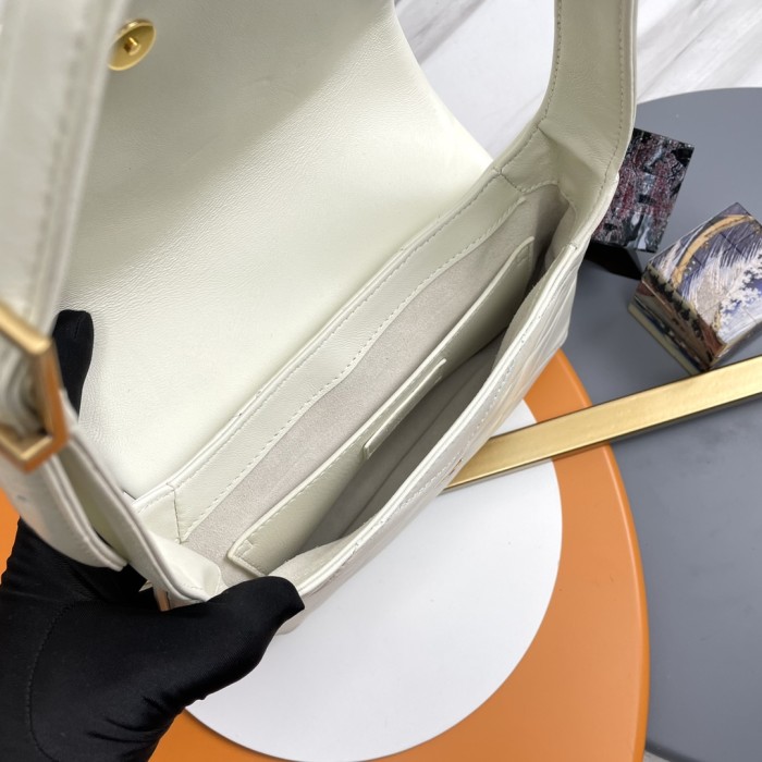 Handbags SAINT LAURENT 698567 size 24×18×5.5 cm