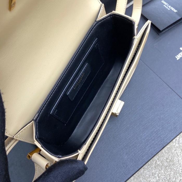 Handbags SAINT LAURENT 635306 size 19*14*6 cm