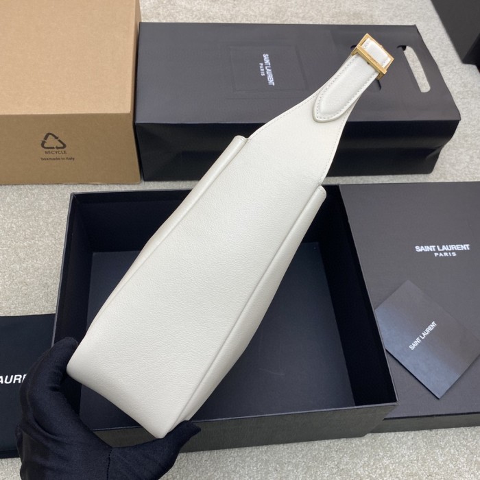 SAINT LAURENT LE5A7CASSANDRE Grain Cow Leather Shoulder Bag Small Women's Vintage White 713938-AAAUQ-9207 size 22.9*8.4*21.8 cm