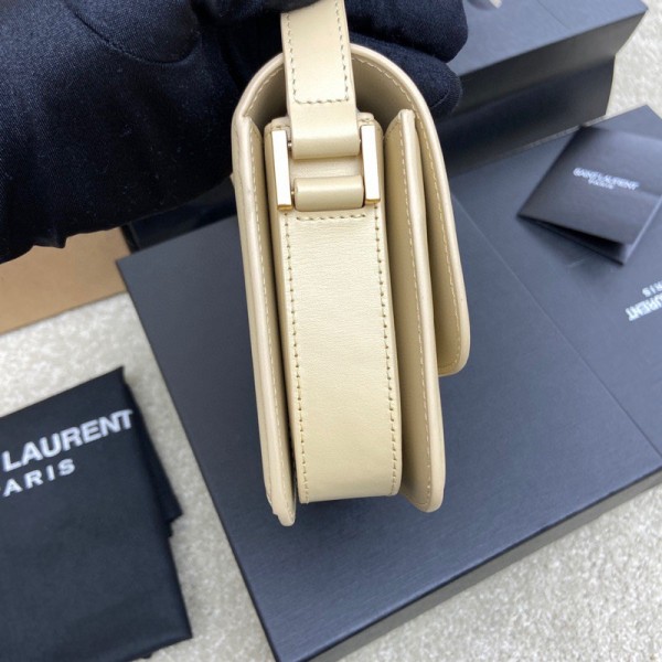 Handbags SAINT LAURENT 635306 size 19*14*6 cm