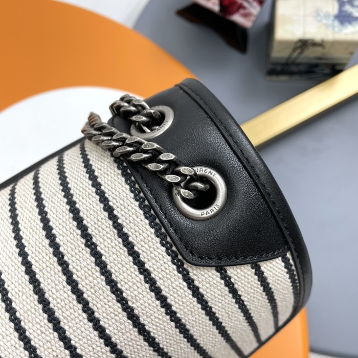 Handbags SAINT LAURENT 533037 size 22×16.5×12 cm