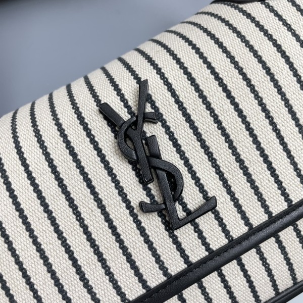 Handbags SAINT LAURENT 533037 size 22×16.5×12 cm