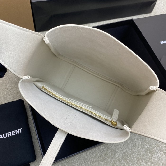 SAINT LAURENT LE5A7CASSANDRE Grain Cow Leather Shoulder Bag Small Women's Vintage White 713938-AAAUQ-9207 size 22.9*8.4*21.8 cm