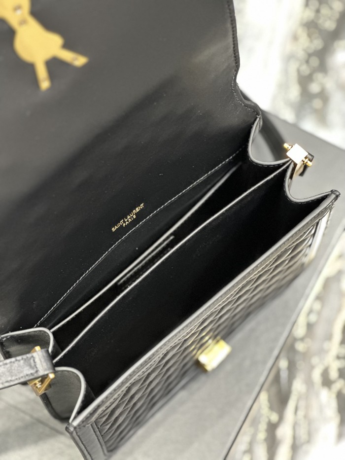 Handbags SAINT LAURENT 635025 size 22x18x5 cm