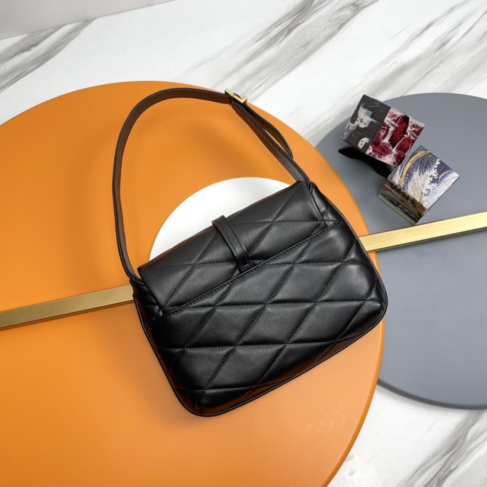 Handbags SAINT LAURENT 698567 size 24×18×5.5 cm