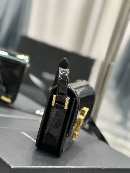 Handbags SAINT LAURENT 675626 size 19×13×5 cm