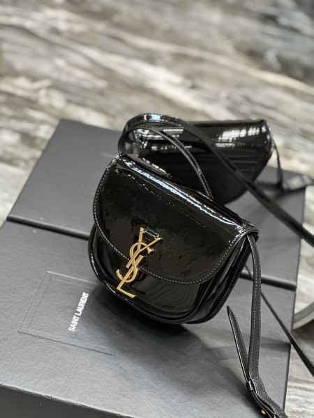 Handbags SAINT LAURENT 619740 size 18x15.5x5.5 cm