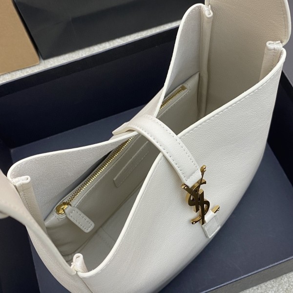 SAINT LAURENT LE5A7CASSANDRE Grain Cow Leather Shoulder Bag Small Women's Vintage White 713938-AAAUQ-9207 size 22.9*8.4*21.8 cm