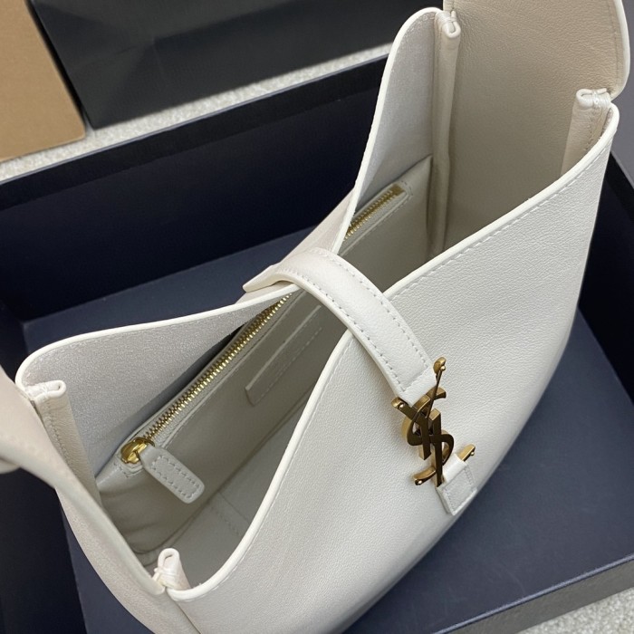 SAINT LAURENT LE5A7CASSANDRE Grain Cow Leather Shoulder Bag Small Women's Vintage White 713938-AAAUQ-9207 size 22.9*8.4*21.8 cm