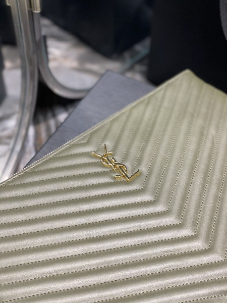 Handbags SAINT LAURENT 440222 size 36x24.5x2.5 cm