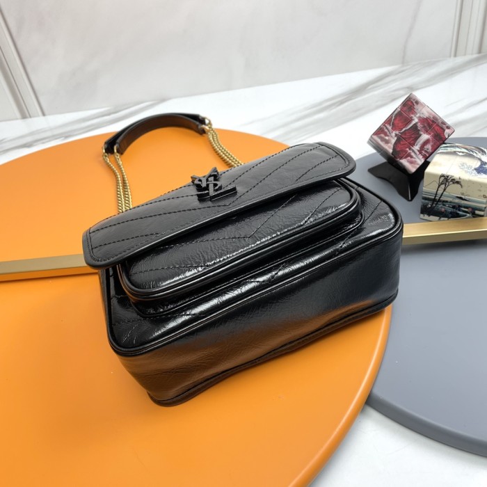 Handbags SAINT LAURENT 533037 size 22x16.5x12 cm