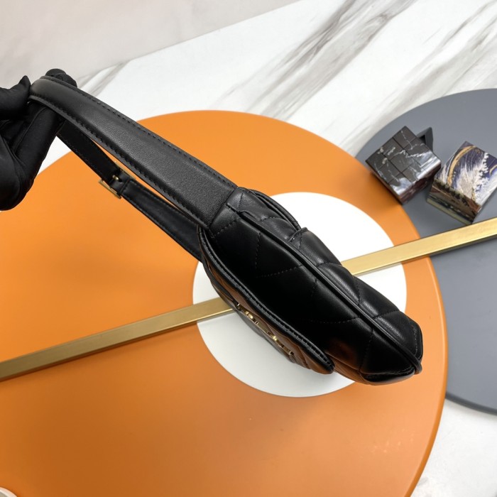 Handbags SAINT LAURENT 698567 size 24×18×5.5 cm