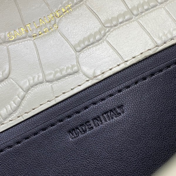 Handbags SAINT LAURENT 607788 size 19x12x4 cm