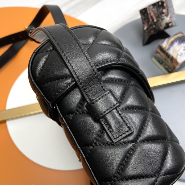 Handbags SAINT LAURENT 710080 size 19×15×8 cm