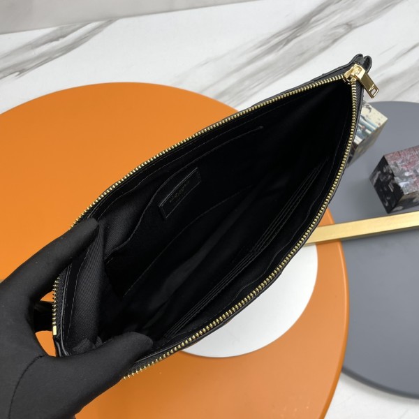 Handbags SAINT LAURENT 440222 size 36x24.5x2.5 cm