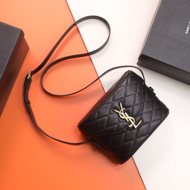 Handbags SAINT LAURENT 710080 size  19 X 15 X 8  cm