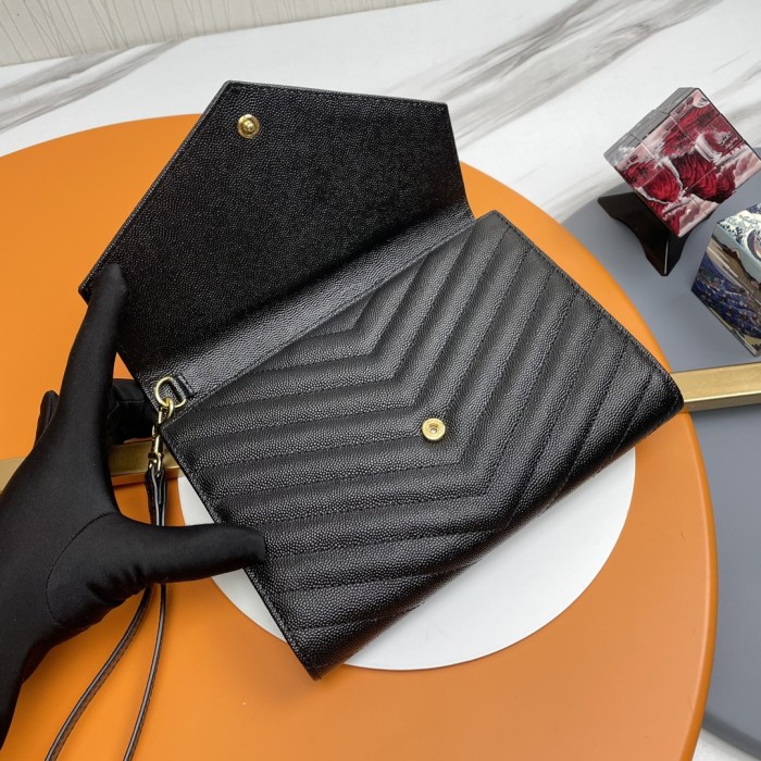 Handbags SAINT LAURENT 617662 size 21x16x3 cm