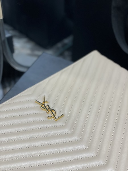 Handbags SAINT LAURENT 440222 size  36x24.5x2.5 cm 