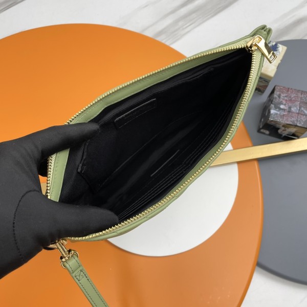 Handbags SAINT LAURENT 413444 size 30×21.5×2 cm