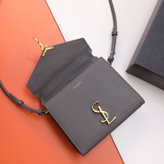 Handbags SAINT LAURENT 602716 size 20×16×7.5 cm