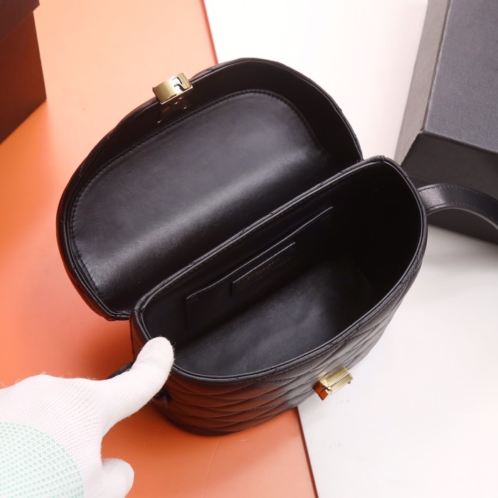 Handbags SAINT LAURENT 710080 size  19 X 15 X 8  cm