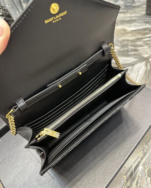 Handbags SAINT LAURENT 377828 size 22.5x14x4 cm